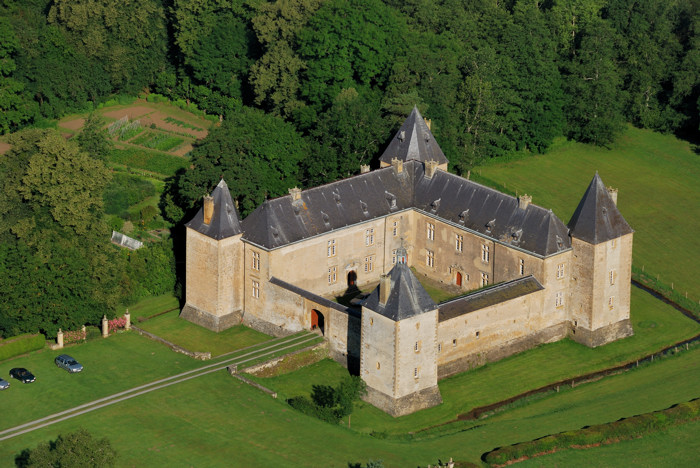 12-Tassigny-Chateau.jpg