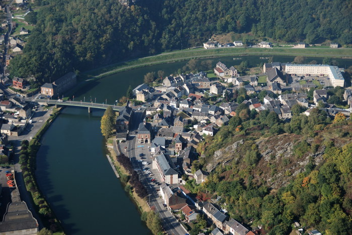 16-Bogny-sur-Meuse-Chateau-Regnault.jpg