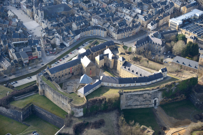 04-Sedan-Chateau-Fort.jpg