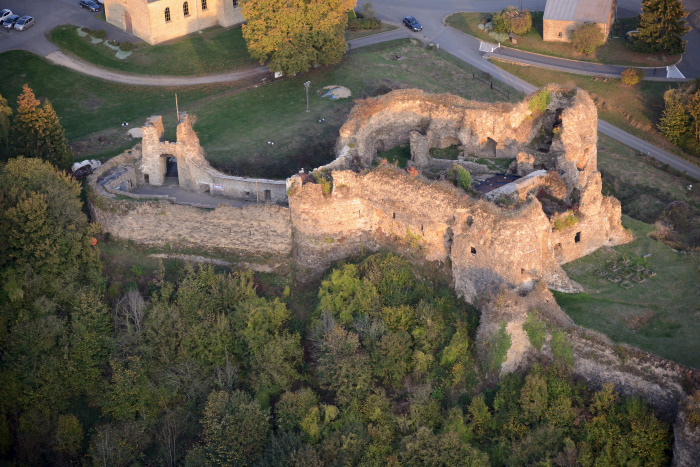 18-08-Montcornet-Chateau.jpg